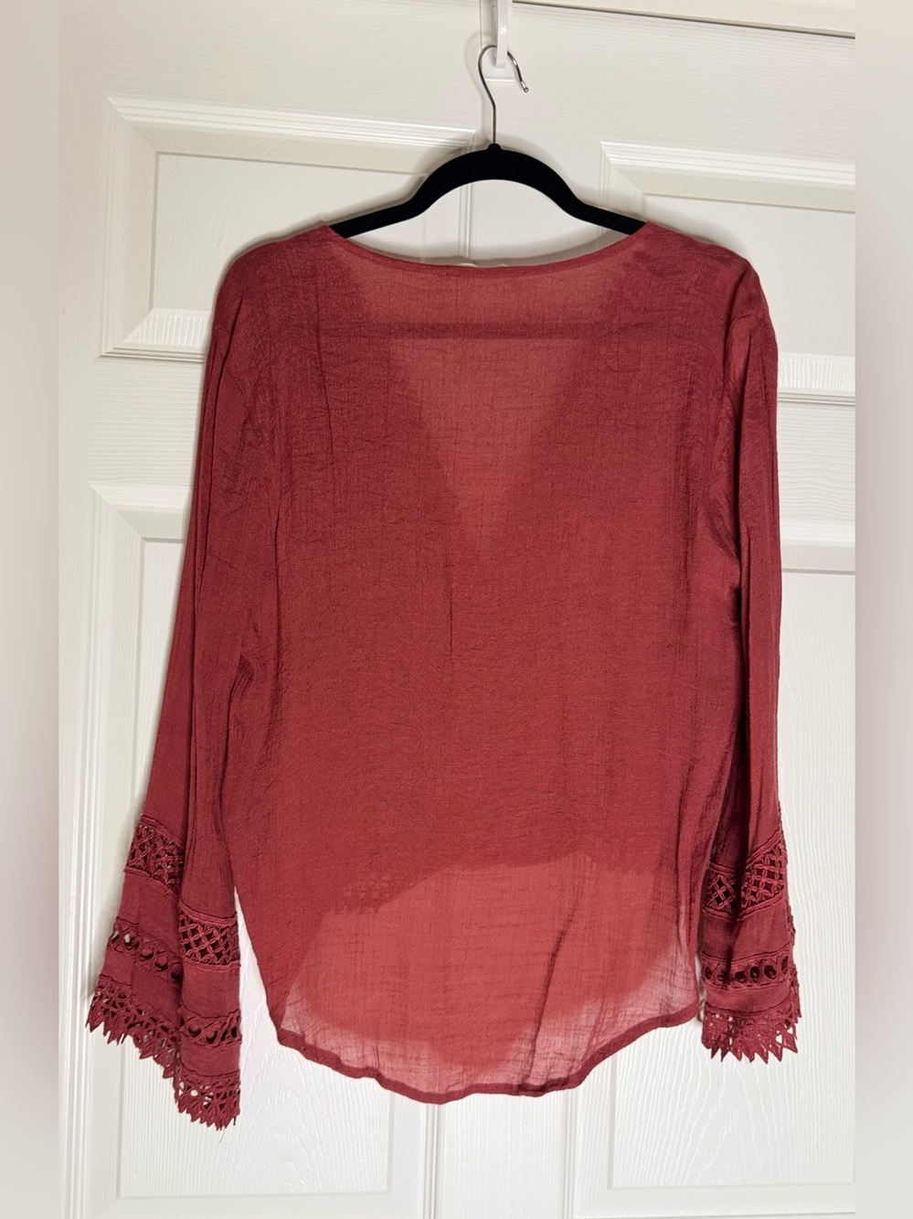 By Together Rose Mauve Crochet Trim V-Neck Blouse - Picture 5 of 6
